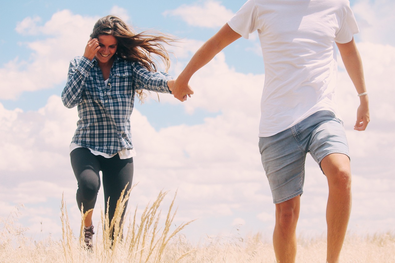 Les Bienfaits de Faire l'Amour et de la Marche par Rapport à la Course à Pied